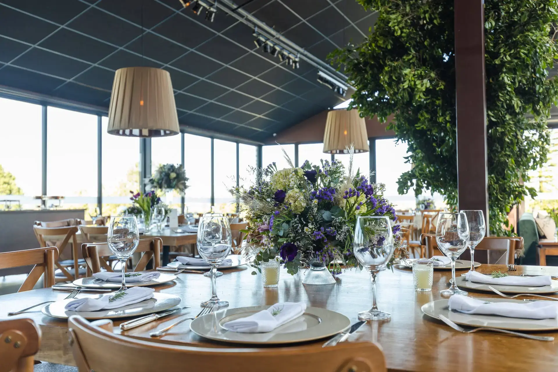 Table setting and flower decorations in the event venue