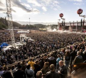 Large crowd at Metallice concert in Granåsen