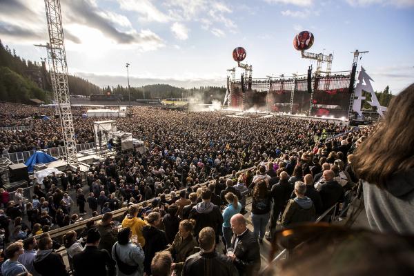 Large crowd at Metallice concert in Granåsen