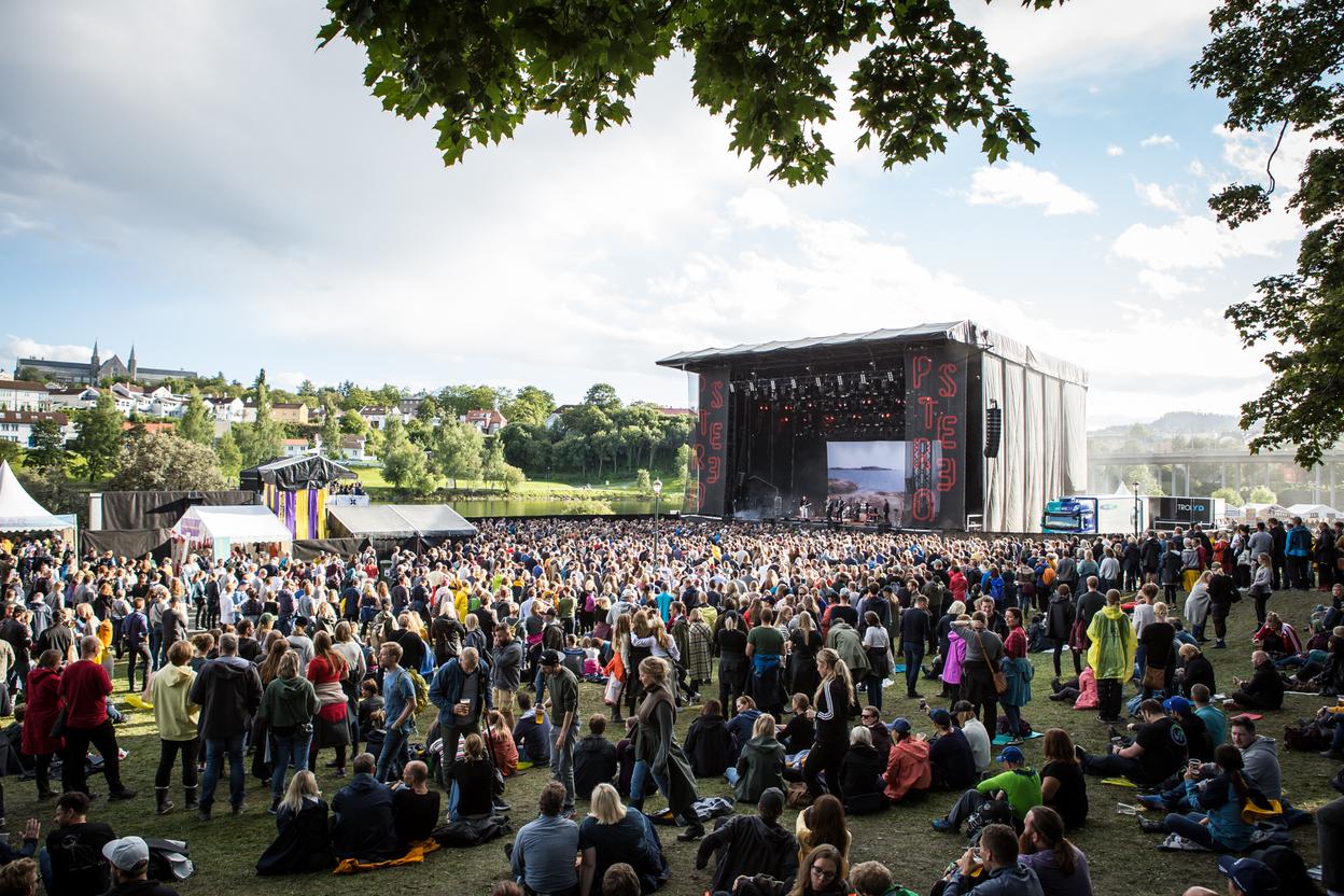 Large gathering at Pstereo festival. Stage in background.