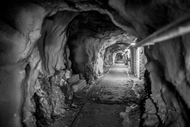 The narrow tunnels of Hegra Fort