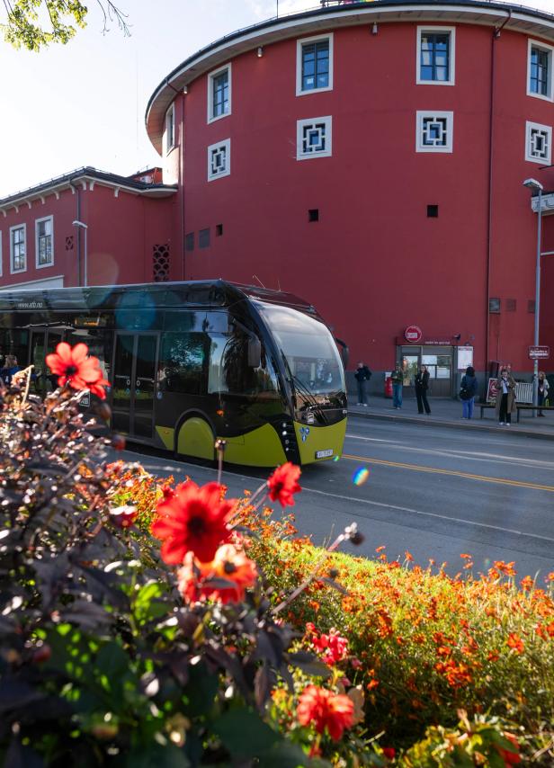 Buss utenfor Samfundet