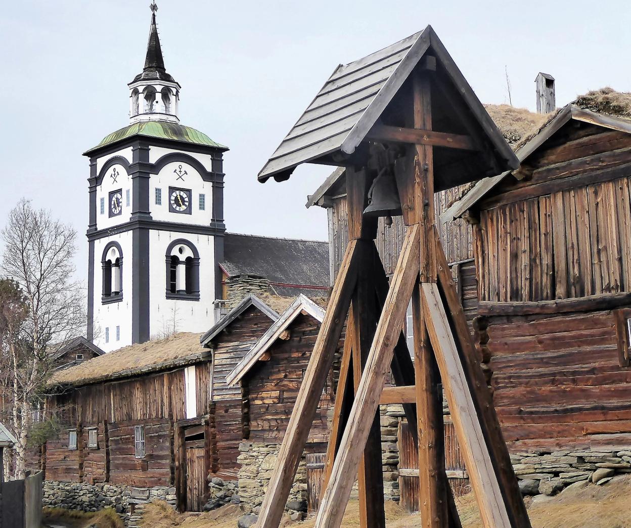 Røros Church and bell tower in foreground.