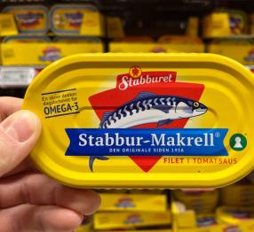 A can of Stabbur-Makrell in a shop