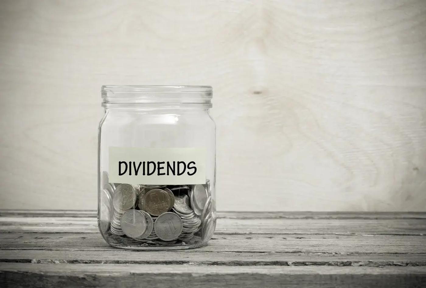 Should You Retire with High-Yield Dividend Equities in Your Portfolio?