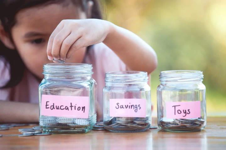 How to Teach Your Children to Be Financially Responsible From an Early Age