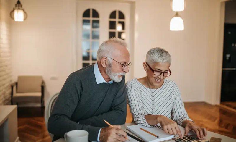 Reviewing Retirement Income Plans and Budgeting Strategies