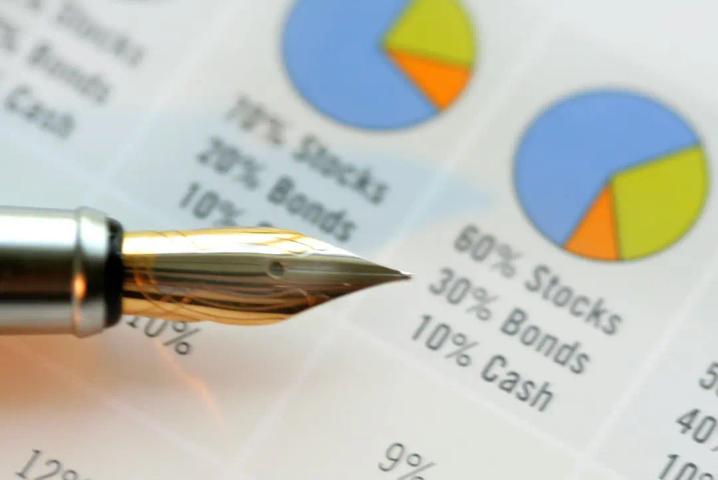 What Are the Differences Between Stocks and Bonds?