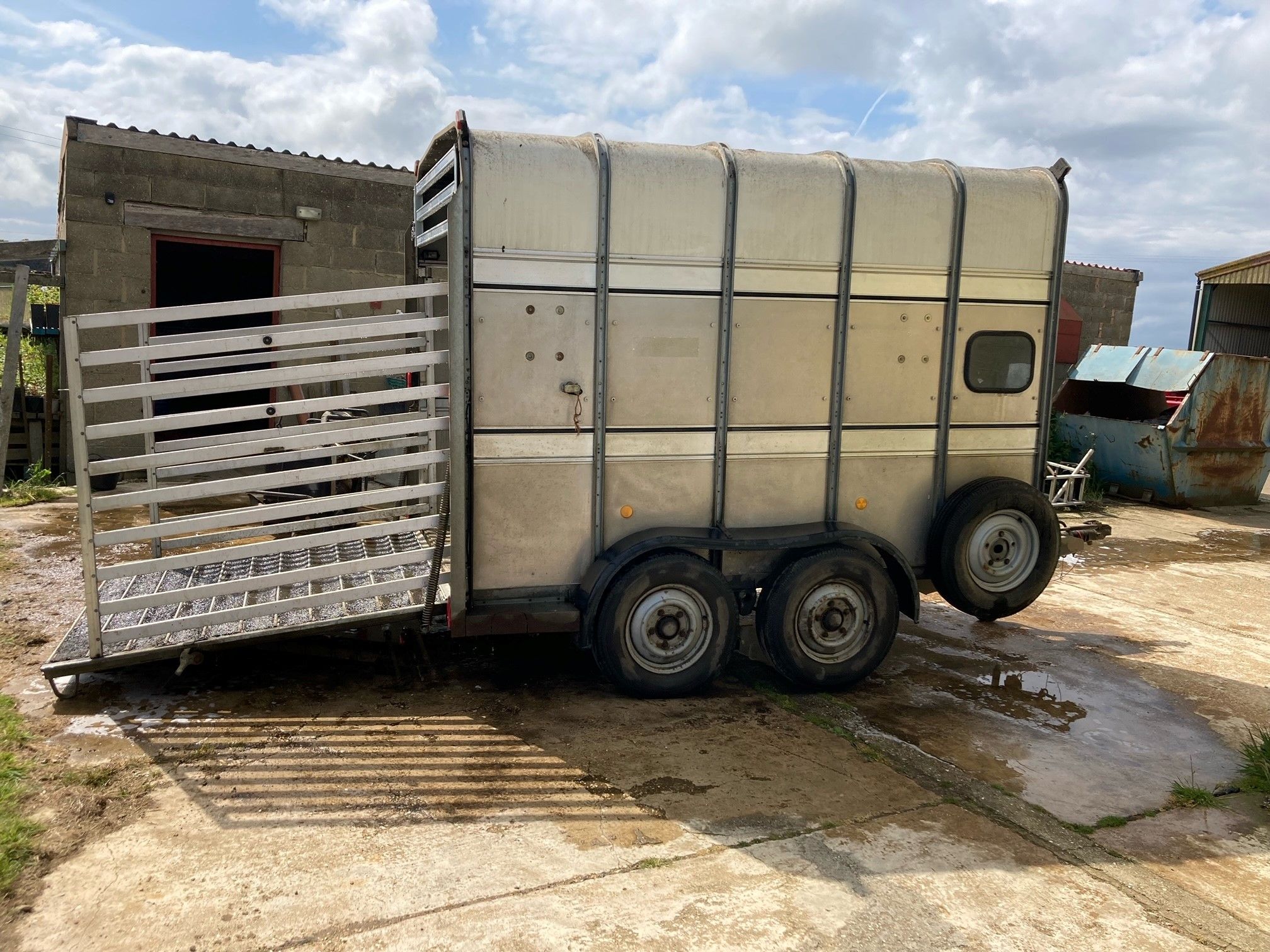 TA510 cattle/horse trailer