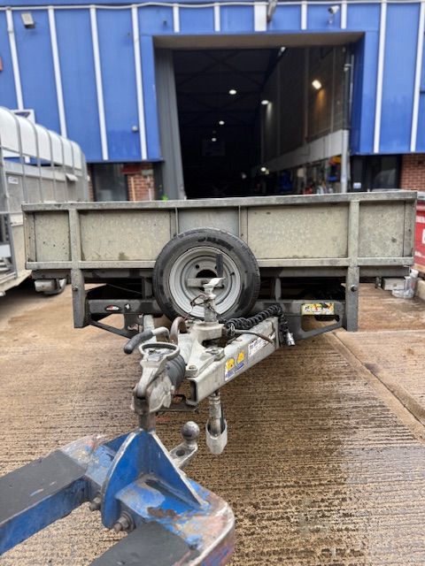 LM186 TRI AXEL 