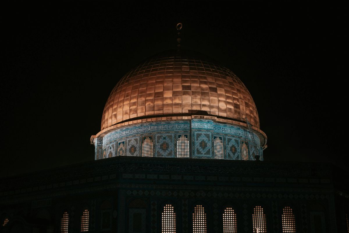 The Night The Heavens Bent Towards Al-Aqsa