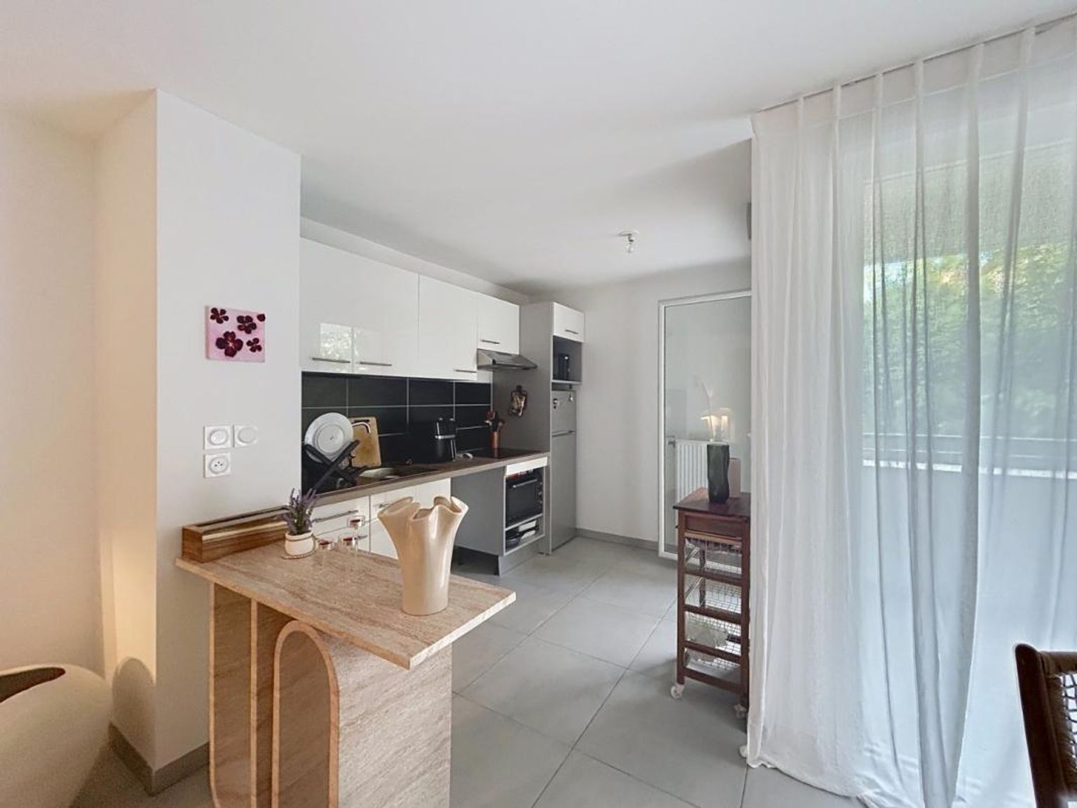 Location T3 de 70 m² avec terrasse et place de parking Compans