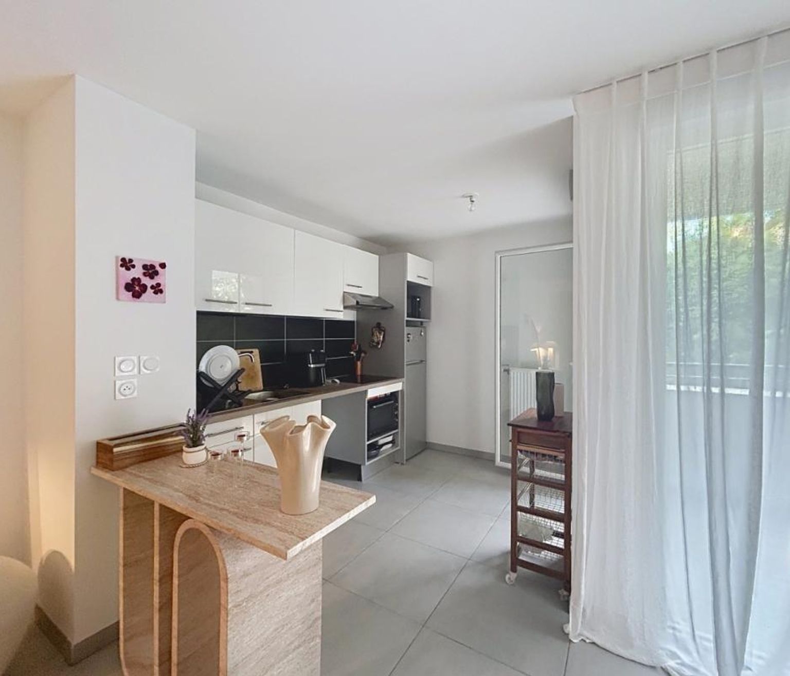 Location T3 de 70 m² avec terrasse et place de parking Compans