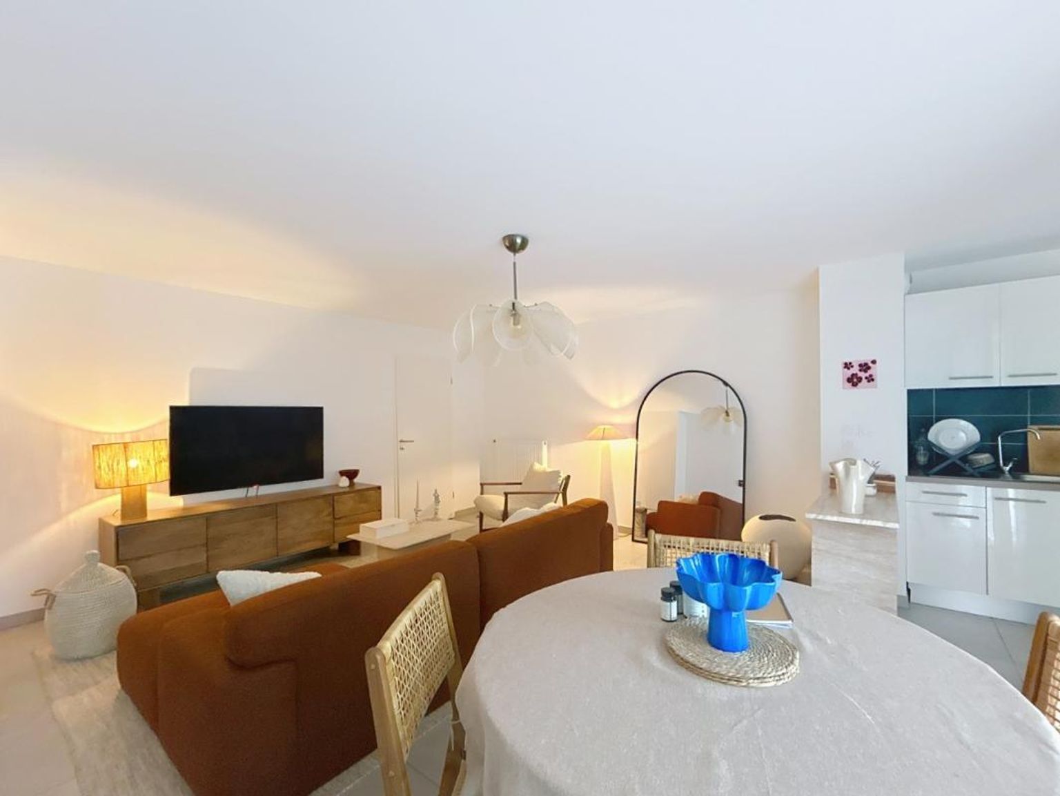 Location T3 de 70 m² avec terrasse et place de parking Compans