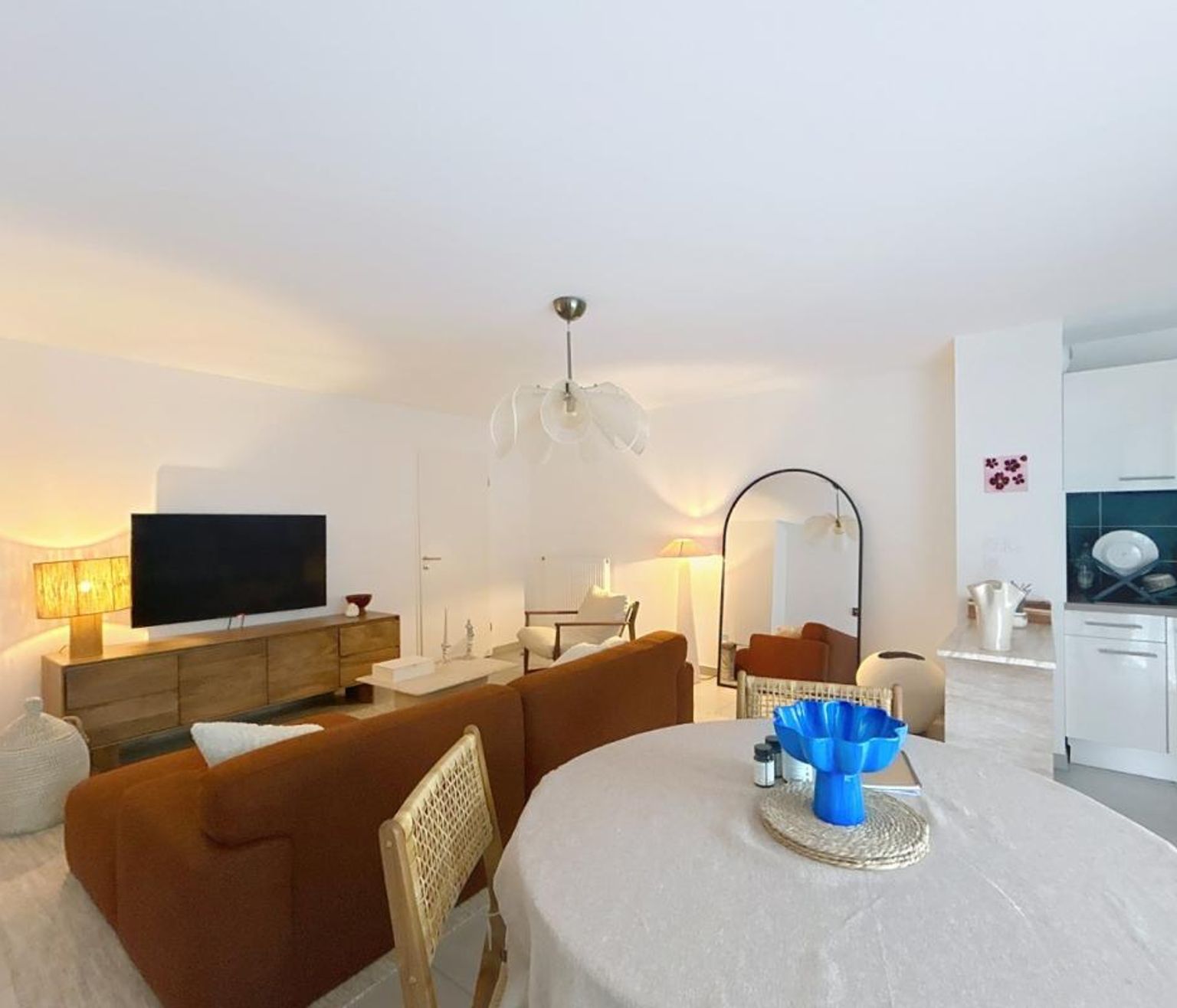 Location T3 de 70 m² avec terrasse et place de parking Compans