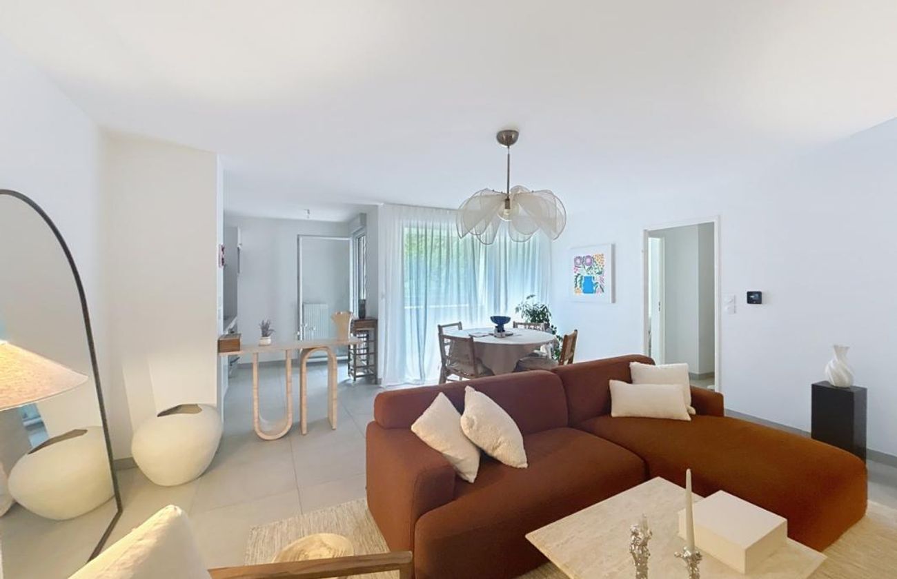 Location T3 de 70 m² avec terrasse et place de parking Compans