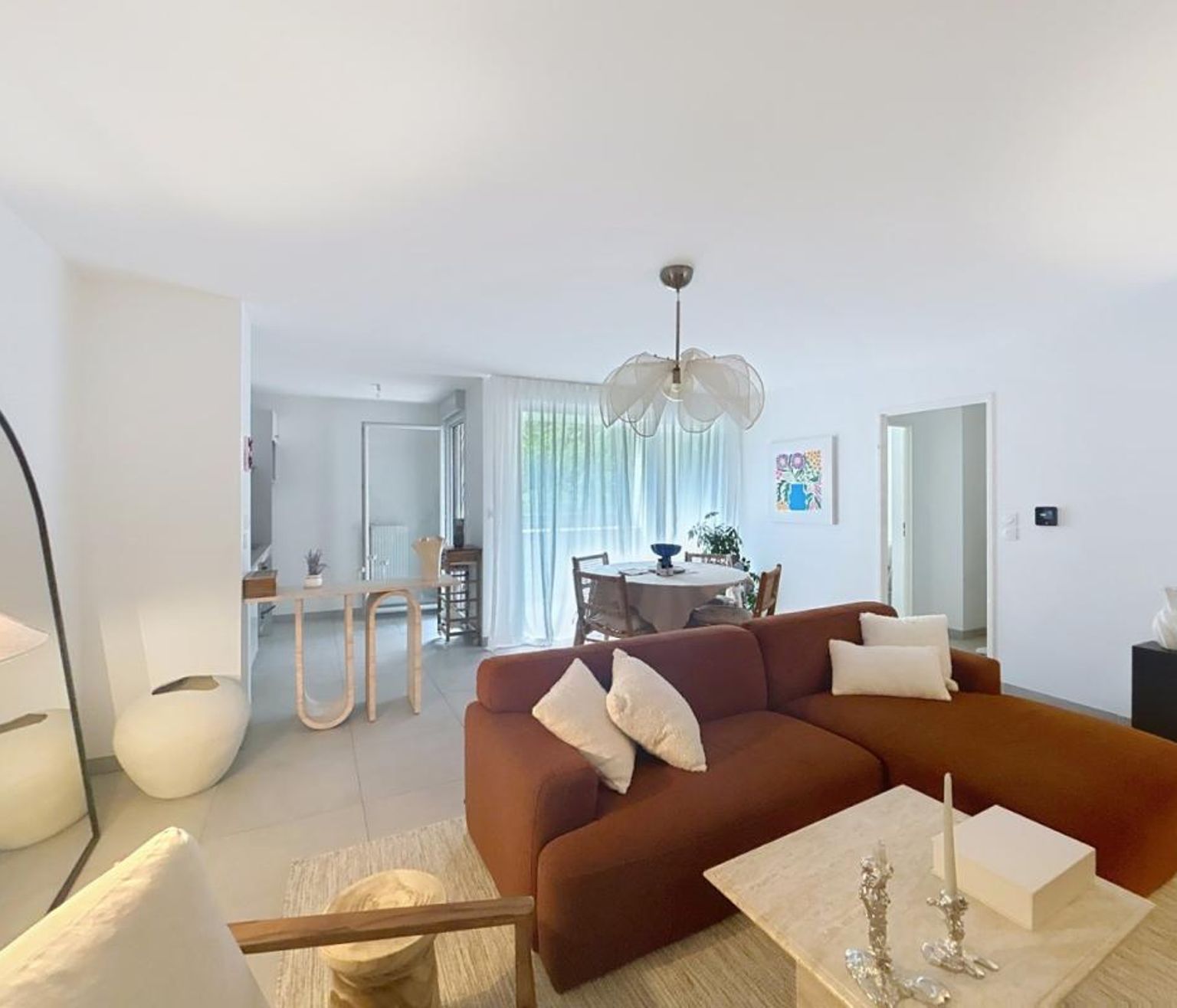 Location T3 de 70 m² avec terrasse et place de parking Compans