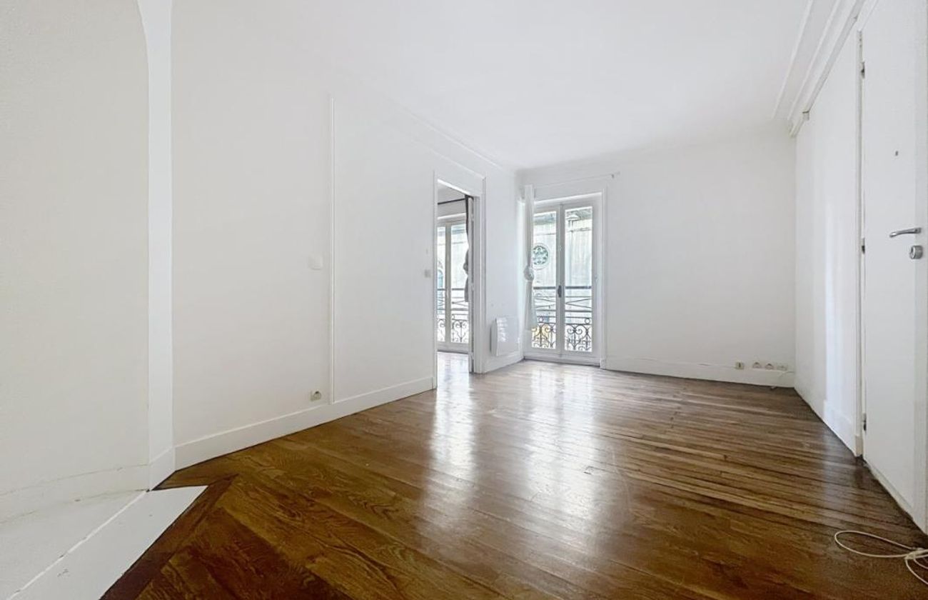 T2 non meublé - rue de Clichy - Paris (9)