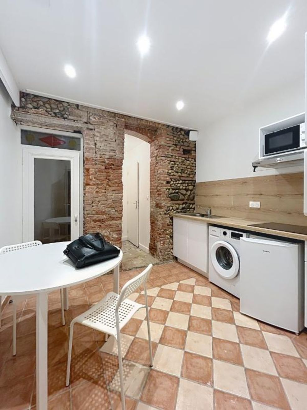 Location charmant T1 rénové et meublé quartier Chalets