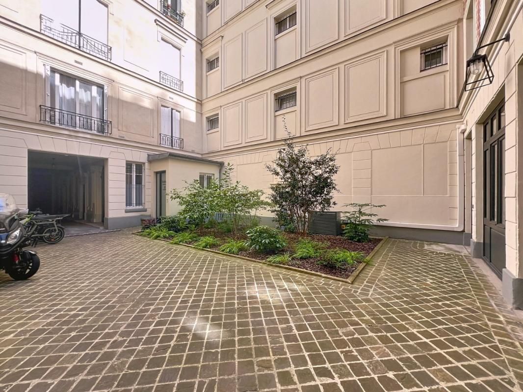 Appartement T2 BIS non meublé - Paris (8)