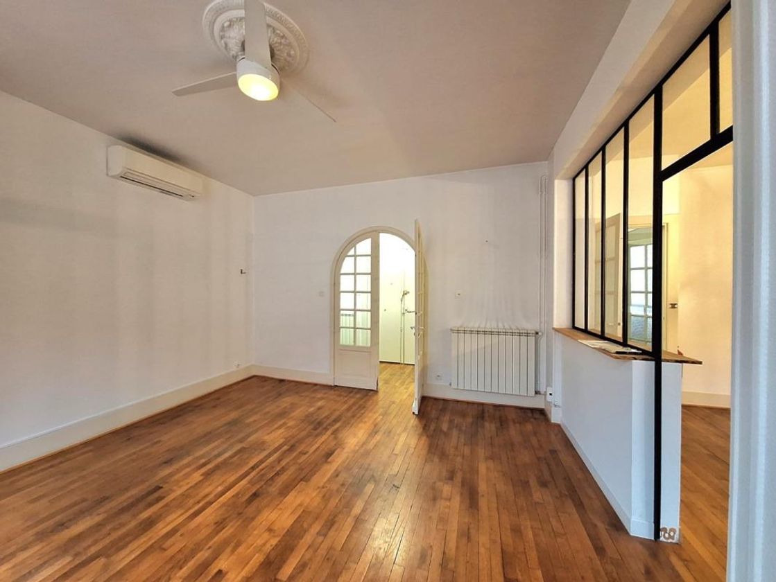 Location T4 de 119 m² Grand rond avec climatisation, ascesneur et balcon