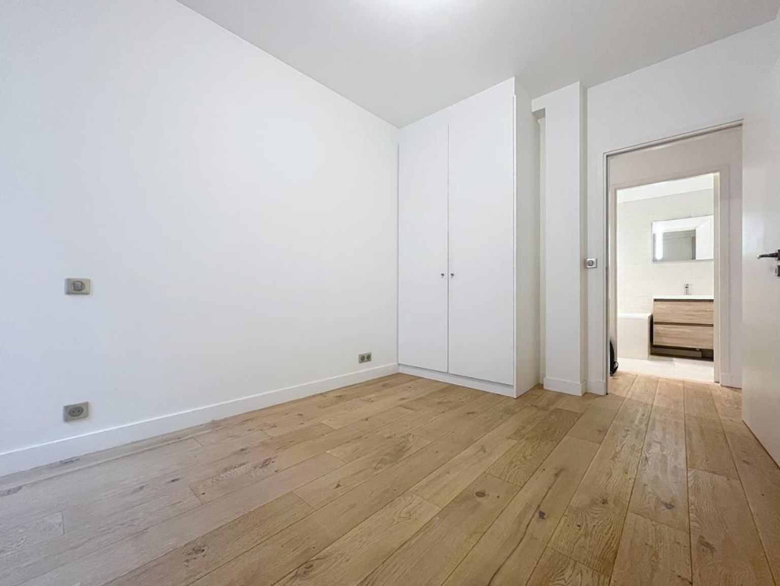 T4 à louer, 85m² non meublé, rue de Rome - PARIS (8)