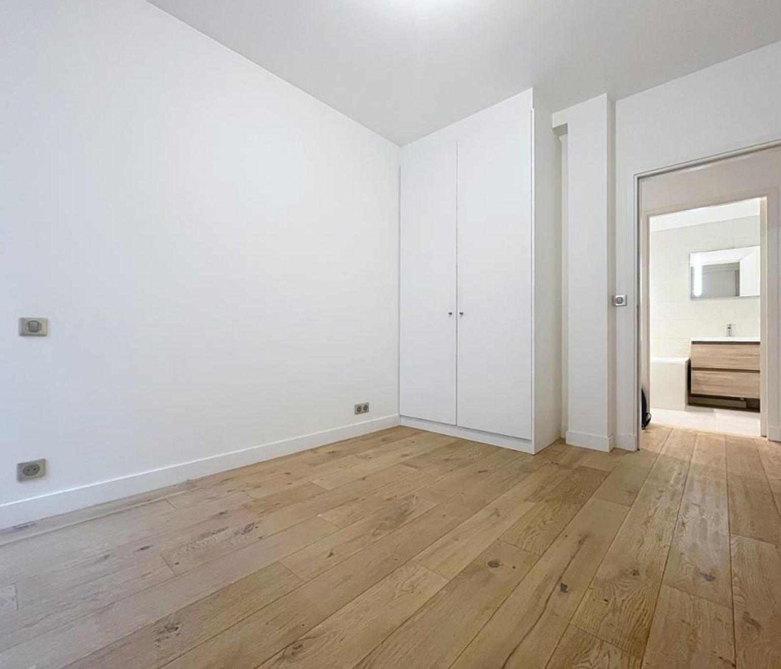 T4 à louer, 85m² non meublé, rue de Rome - PARIS (8)