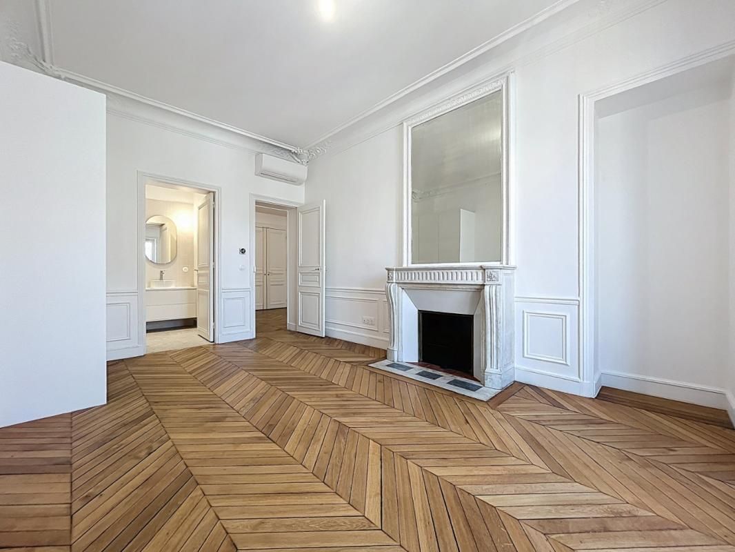 T5 de 156.93 non meublé, rue de Liège - Paris (8)