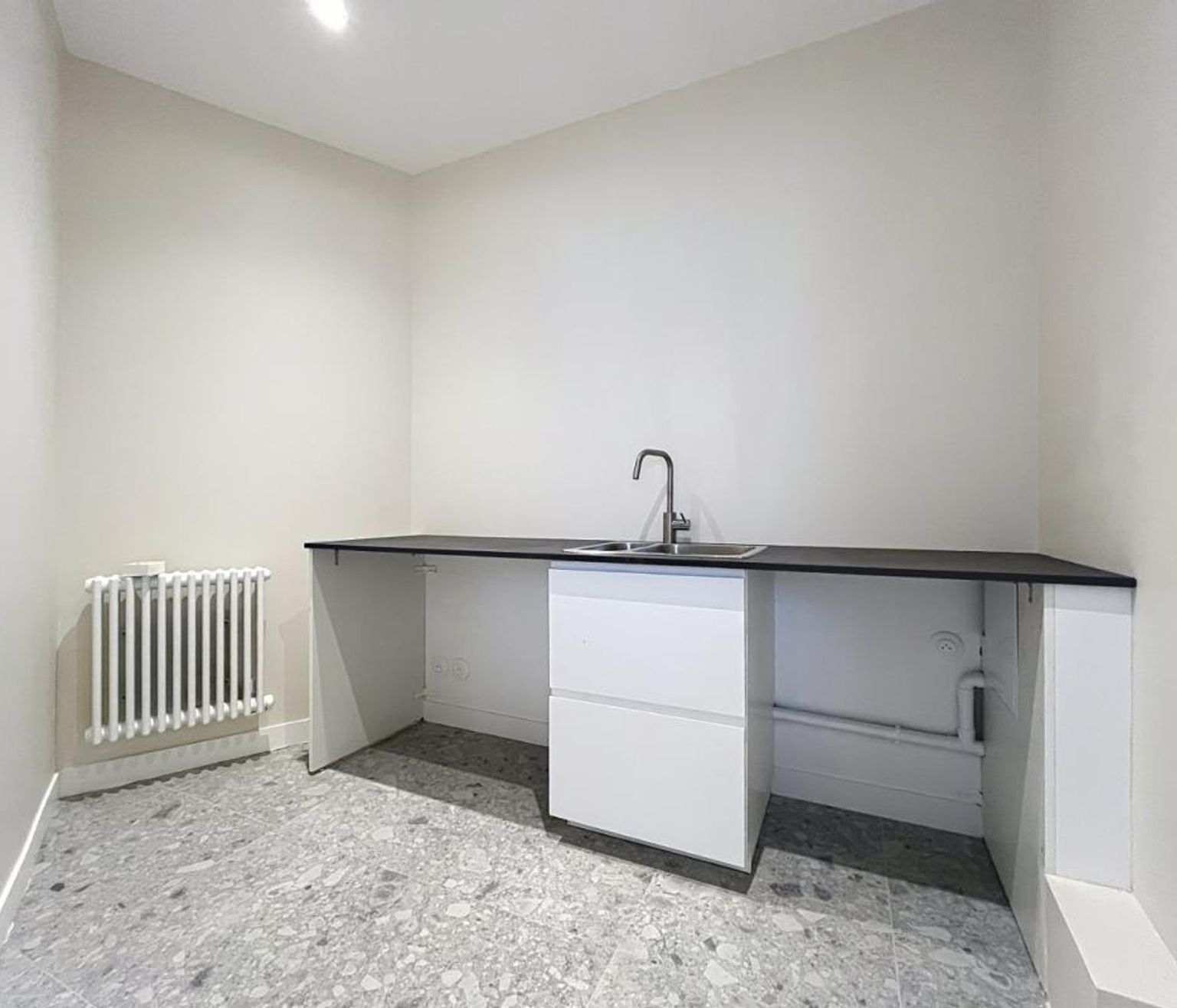 T5 non meublé, rue Paul Baudry - Paris (8)