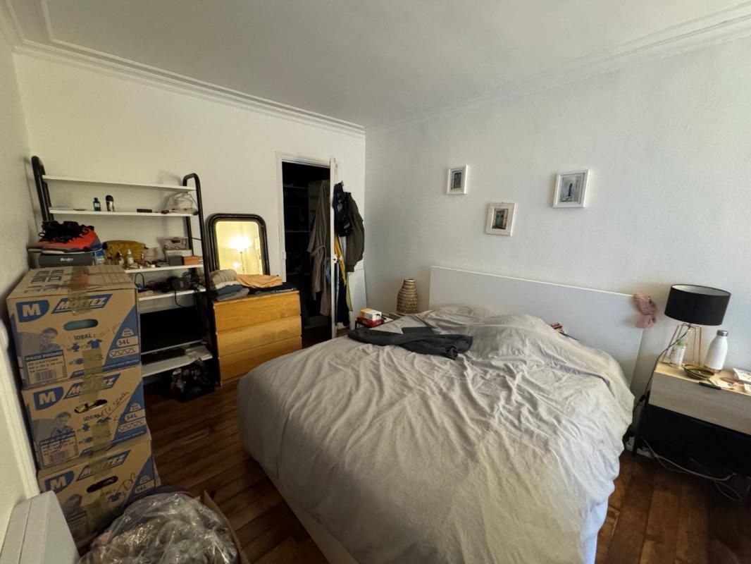 T2 non meublé - rue de Clichy - Paris (9)