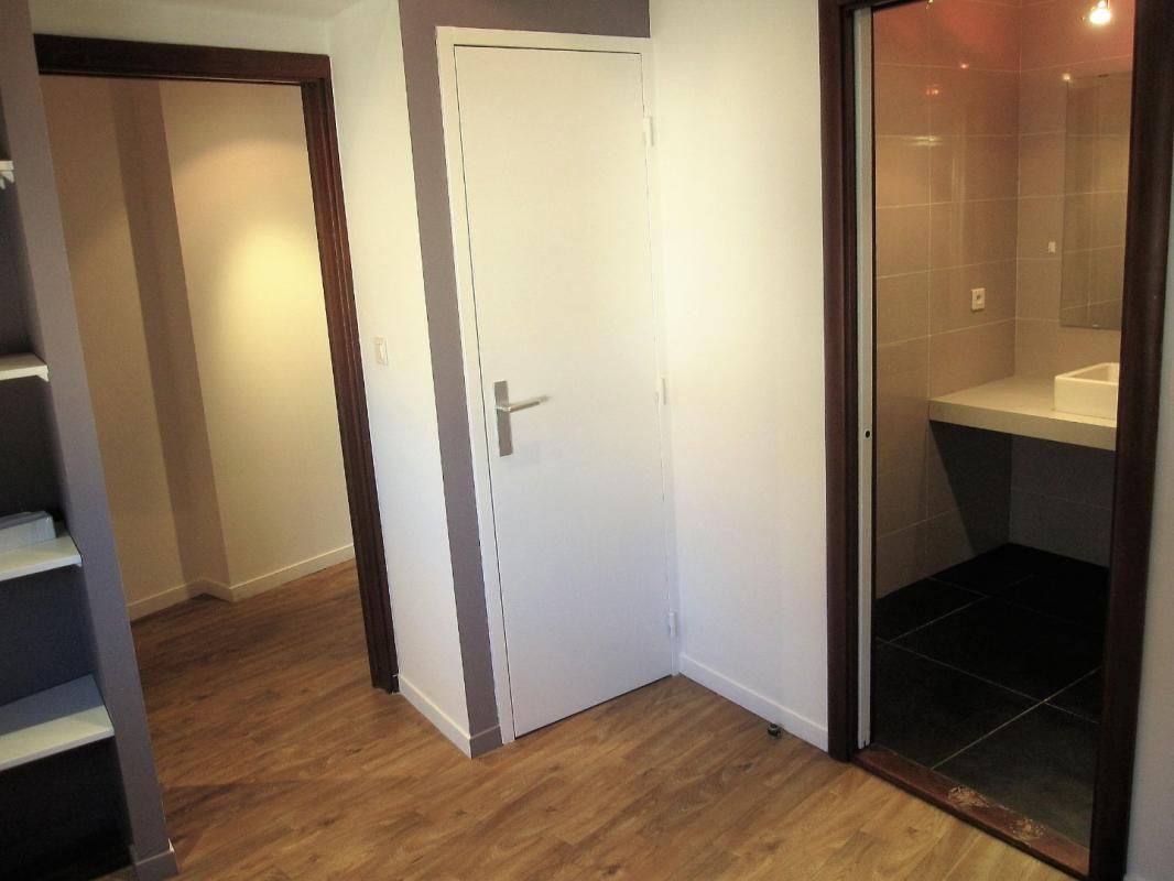 Location magnifique T2 place de la Daurade 42.21m²