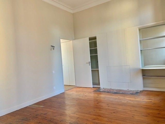 Location T6 de 214 m² rue Croix Baragnon avec cave et parking