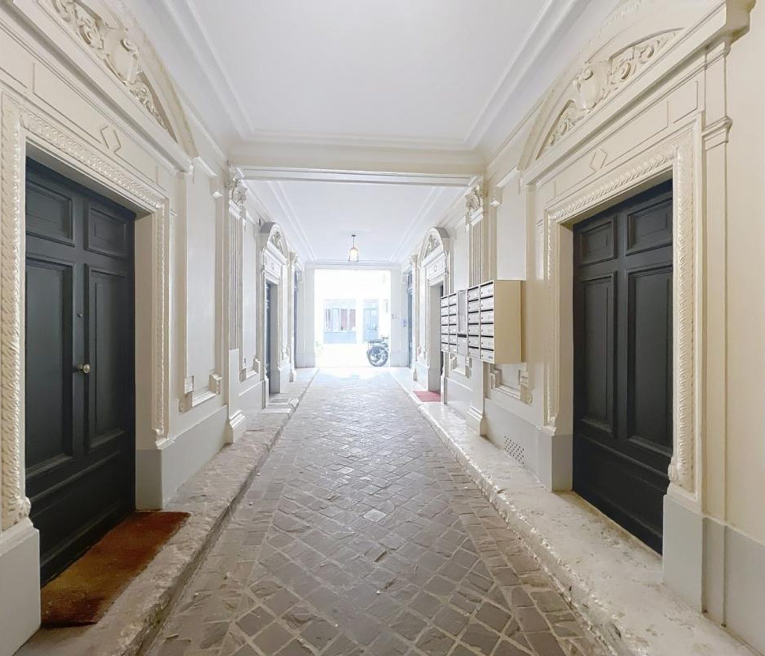 Appartement T2 BIS non meublé - Paris (8)