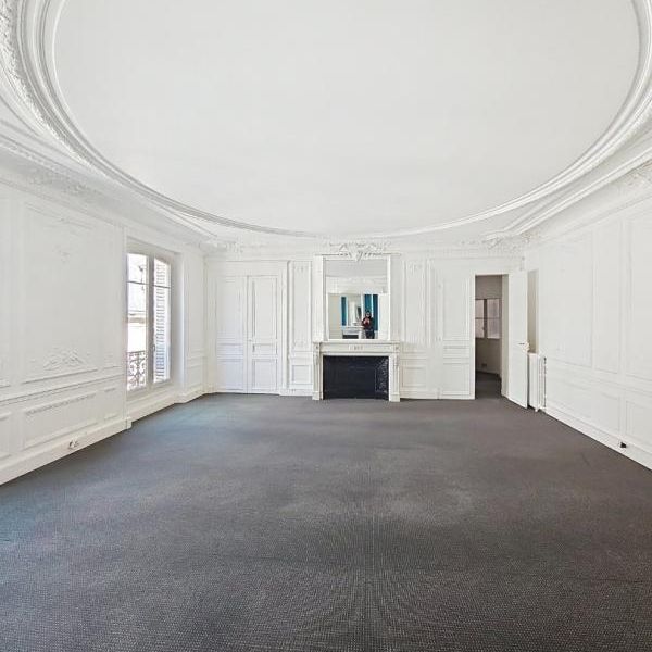 Bureaux à louer - 235 m² - Paris 8