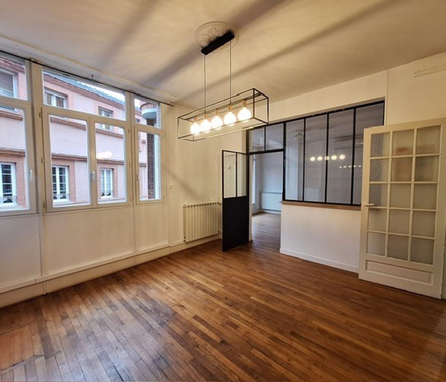 Location T4 de 119 m² Grand rond avec climatisation, ascesneur et balcon