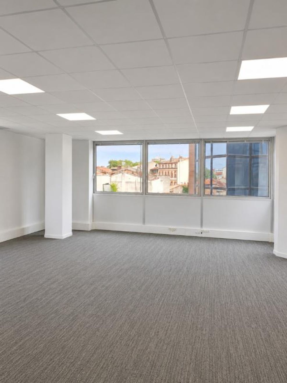 Bureaux à louer - 1033 m² - Toulouse Compans Caffarelli