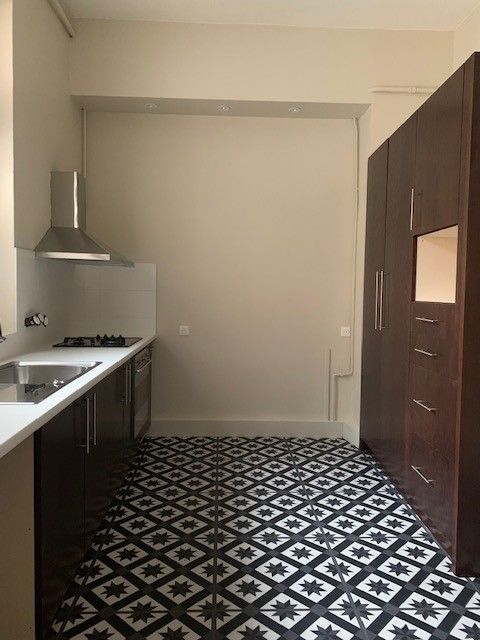 Location T6 de 214 m² rue Croix Baragnon avec cave et parking