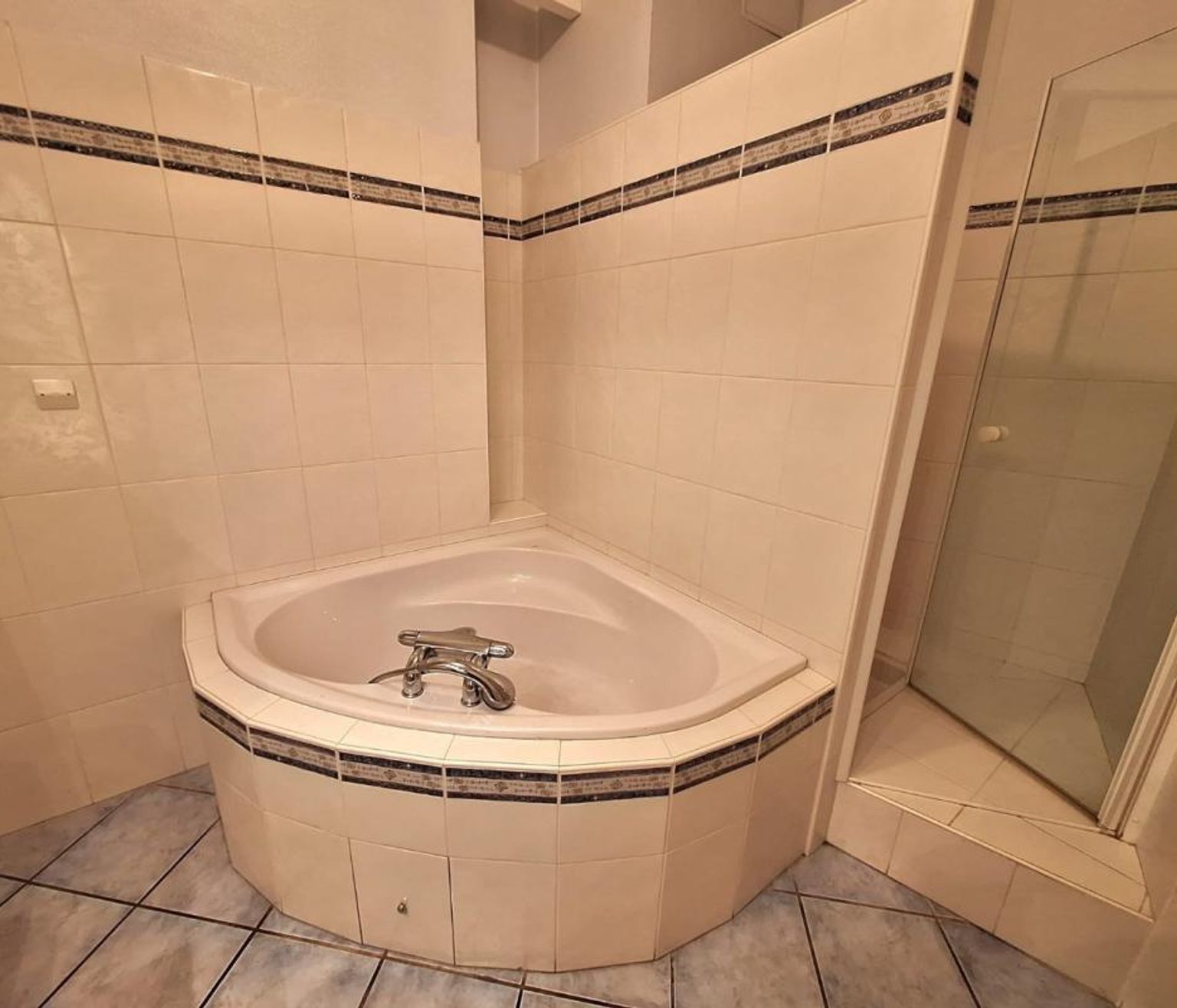 Location T4 de 119 m² Grand rond avec climatisation, ascesneur et balcon