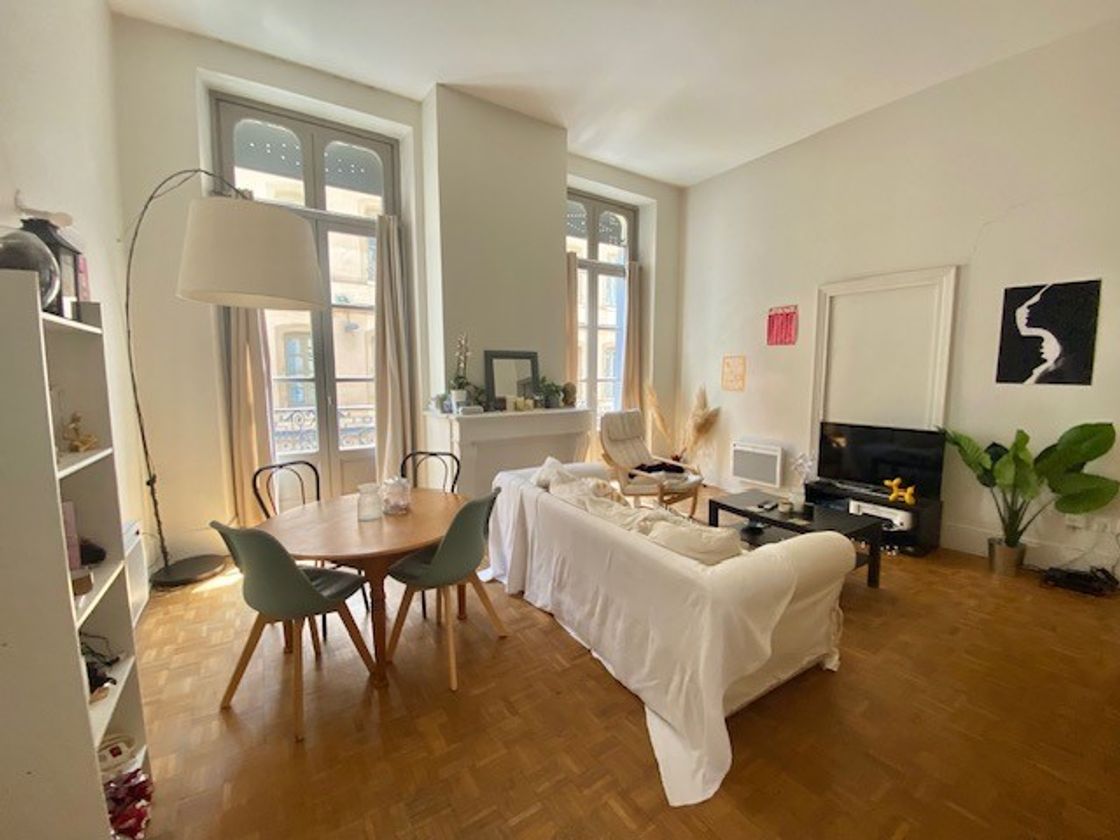 Location T3 de 65 m² Capitole proche Fermat avec petit balcon