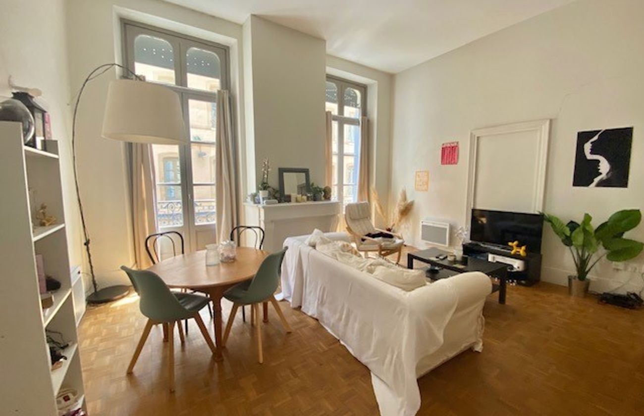Location T3 de 65 m² Capitole proche Fermat avec petit balcon
