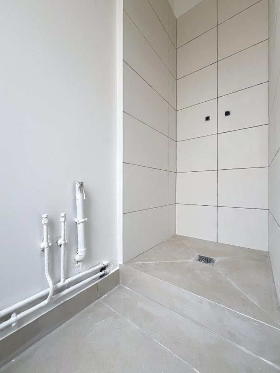 T2 bis, loué vide - rue Saint Charles - Paris (15)