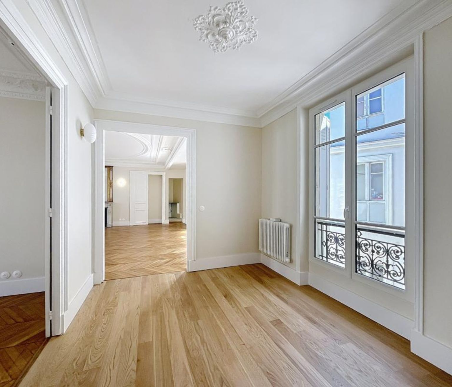 T5 non meublé, rue Paul Baudry - Paris (8)