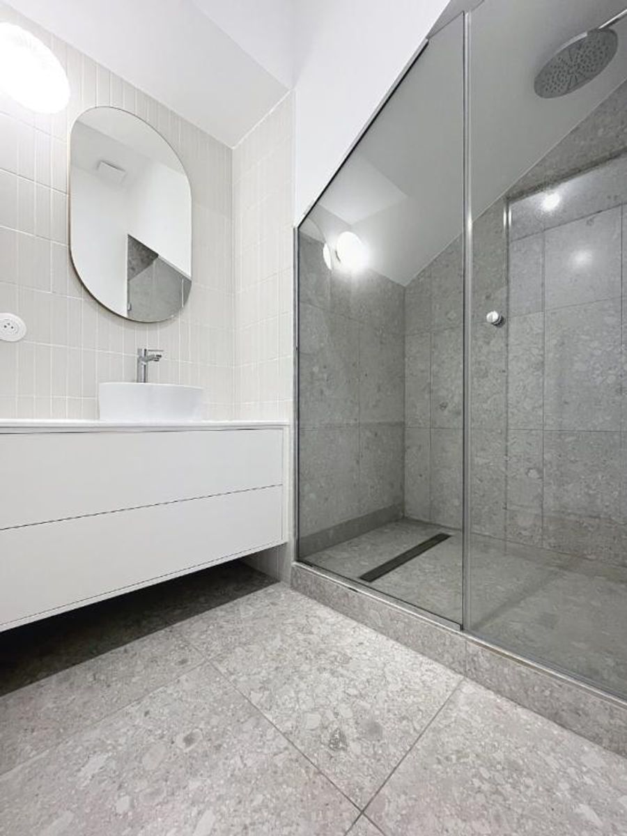 T5 de 156.93 non meublé, rue de Liège - Paris (8)