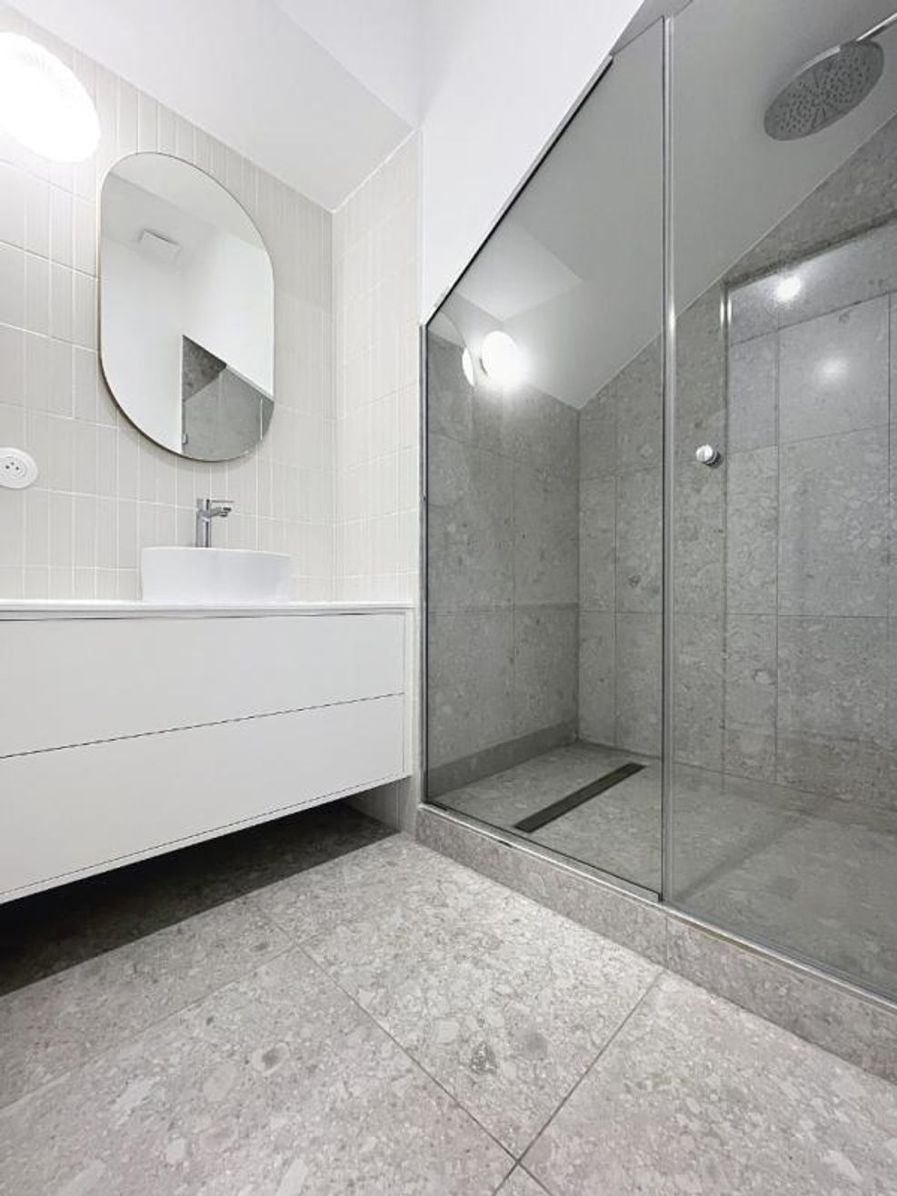 T5 de 156.93 non meublé, rue de Liège - Paris (8)