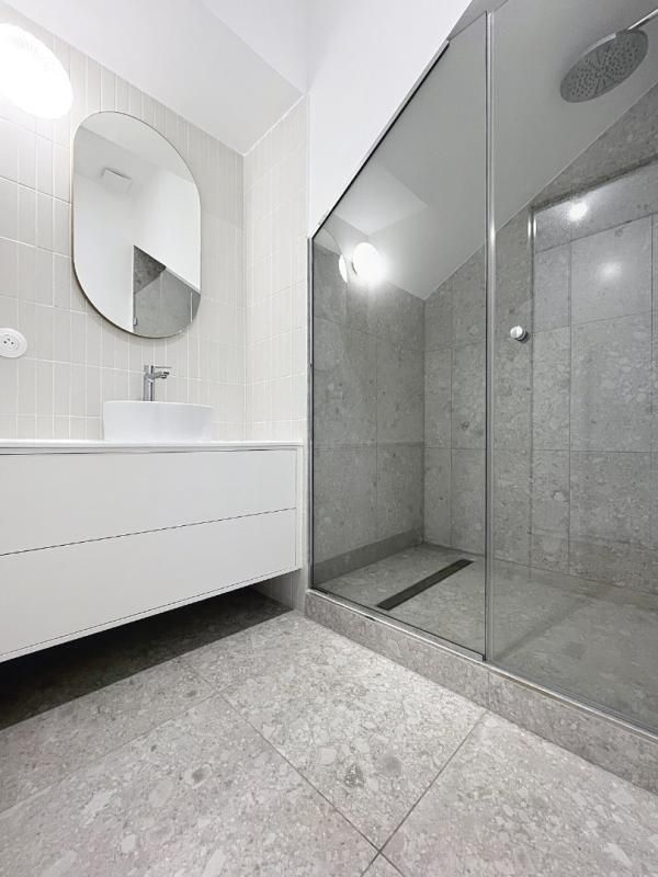 T5 de 156.93 non meublé, rue de Liège - Paris (8)