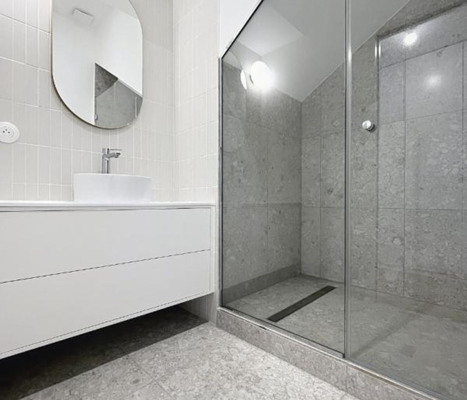 T5 de 156.93 non meublé, rue de Liège - Paris (8)