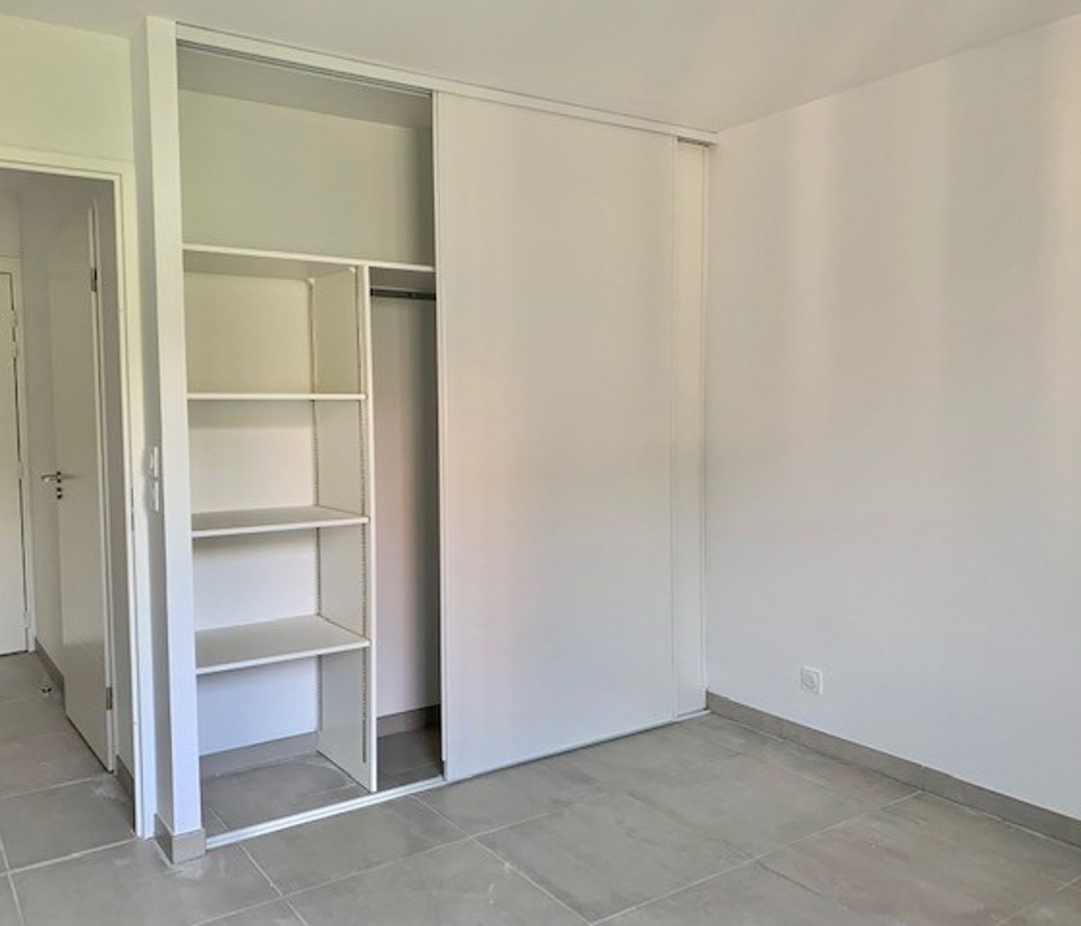 Location charmant T3 de 61 m² avec terrasse et place de parking