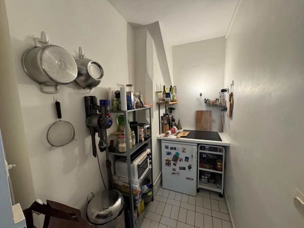 T2 non meublé - rue de Clichy - Paris (9)