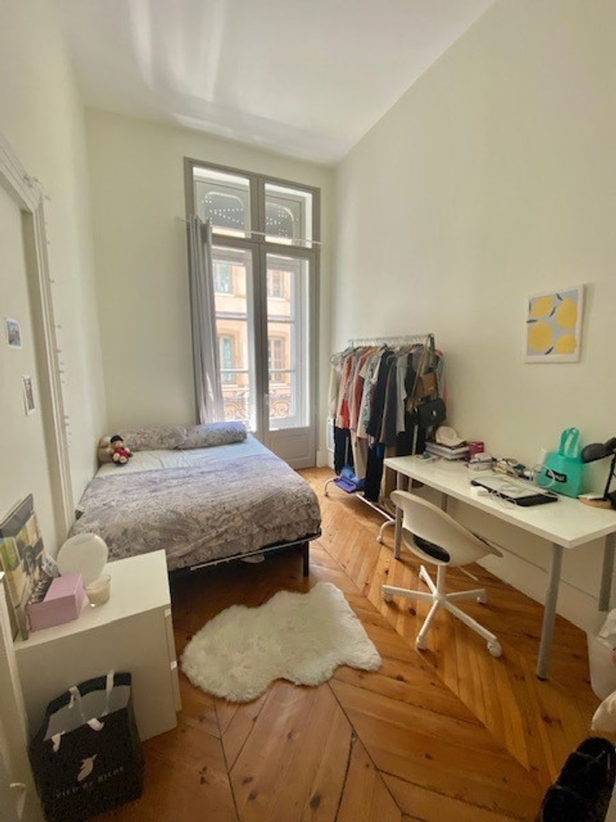 Location T3 de 65 m² Capitole proche Fermat avec petit balcon