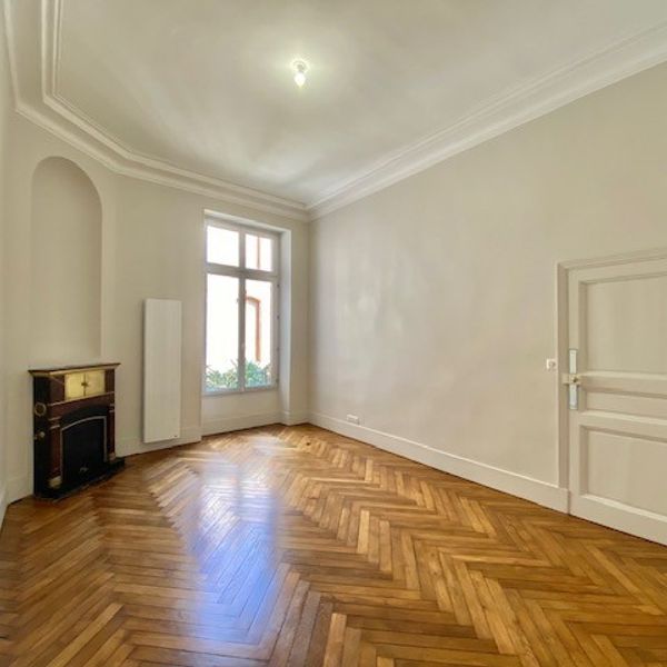 Location Magnifique T5 de 135 m² rue Croix Baragnon